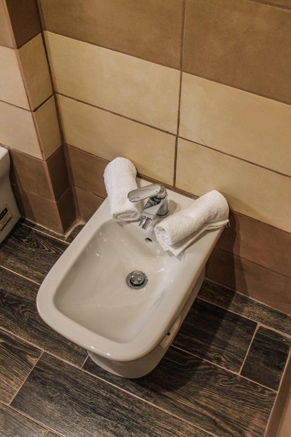 Alexander House Hotell Palermo Eksteriør bilde